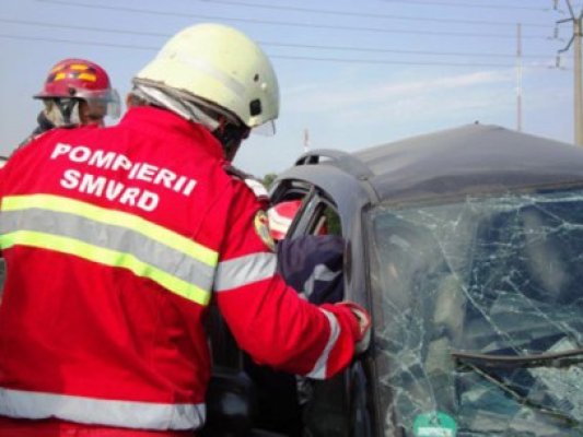 Accident mortal în apropiere de Techirghiol: un şofer a intrat cu maşina într-un copac